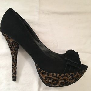 JustFab Black Heels with Gold Leopard Rhinestone
